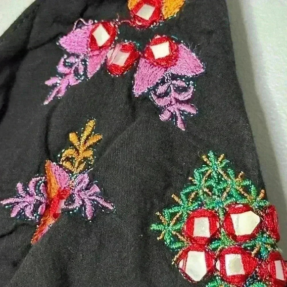 Derek Heart Embroidered Dress (Q3)​ - Picture 7 of 8